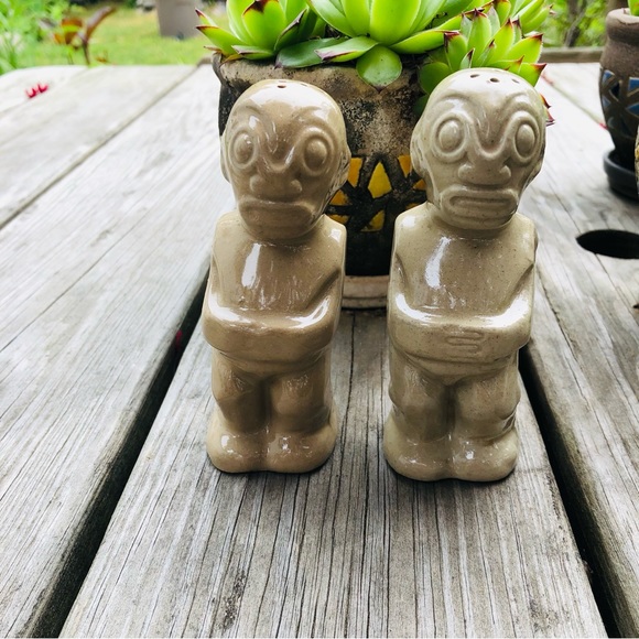 Vintage TRADER VIC's Salt & Pepper Shakers / 1950's Tiki Bar - Picture 1 of 7